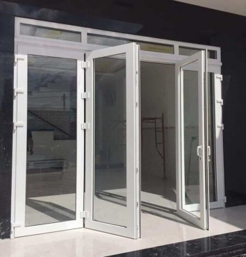 Bảo dưỡng cửa nhôm bị hỏng tại khu công nghiệp