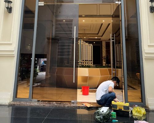 Bảo Trì Cửa Chuyên Nghiệp Tại Khu Công Nghiệp