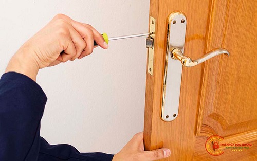 Sửa khóa cửa nhôm kính khu công nghiệp Cầu Cựu