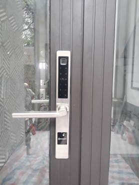 Sửa chữa khóa cửa nhôm kính tại khu công nghiệp Nhật Bản