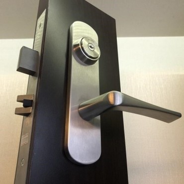 Sửa Chữa Cửa Nhôm Kính Hỏng Khóa Tại Khu Công Nghiệp