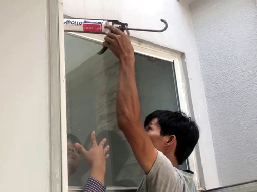 Sửa cửa nhôm bị móp méo, cong vênh