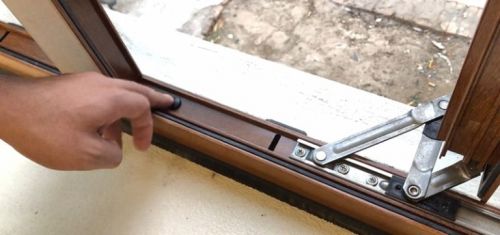 Bảo dưỡng cửa nhôm tại khu công nghiệp