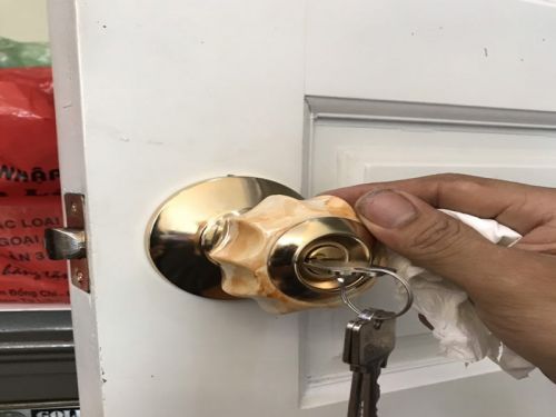  Bảo dưỡng khóa cửa nhôm tại khu công nghiệp